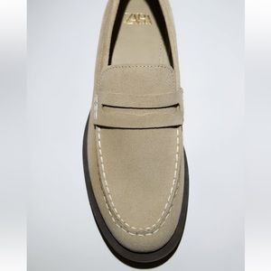 Zara Suede loafer Size 39
Sandy Brown, split leather moccasin